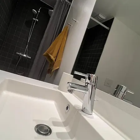 2 Bedroom Apt -prestigious In Kobenhavn• *